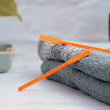Silkslide One Nasenhaar-Rasierer auf Handtuch im Badezimmer – hygienisches Grooming Tool für einfache und schnelle Anwendung im Alltag