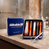 SilkslidePro Men’s Grooming Set in schwarzer Metallbox auf einem Badezimmerregal